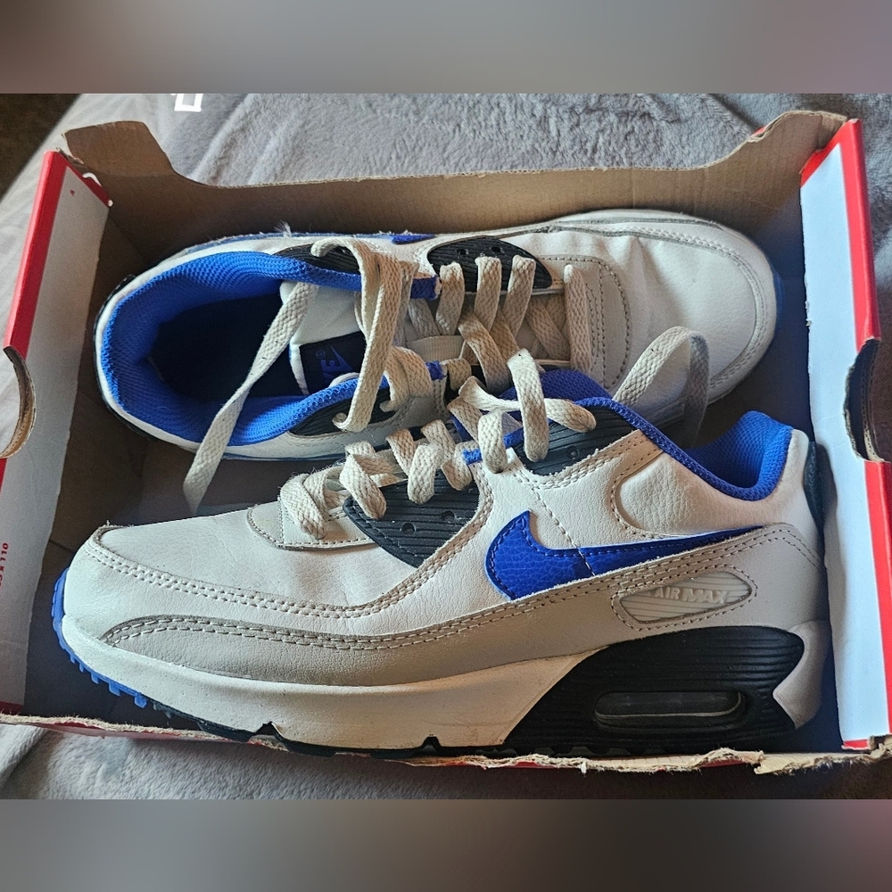 Nike Kids Shoes in White and Blue